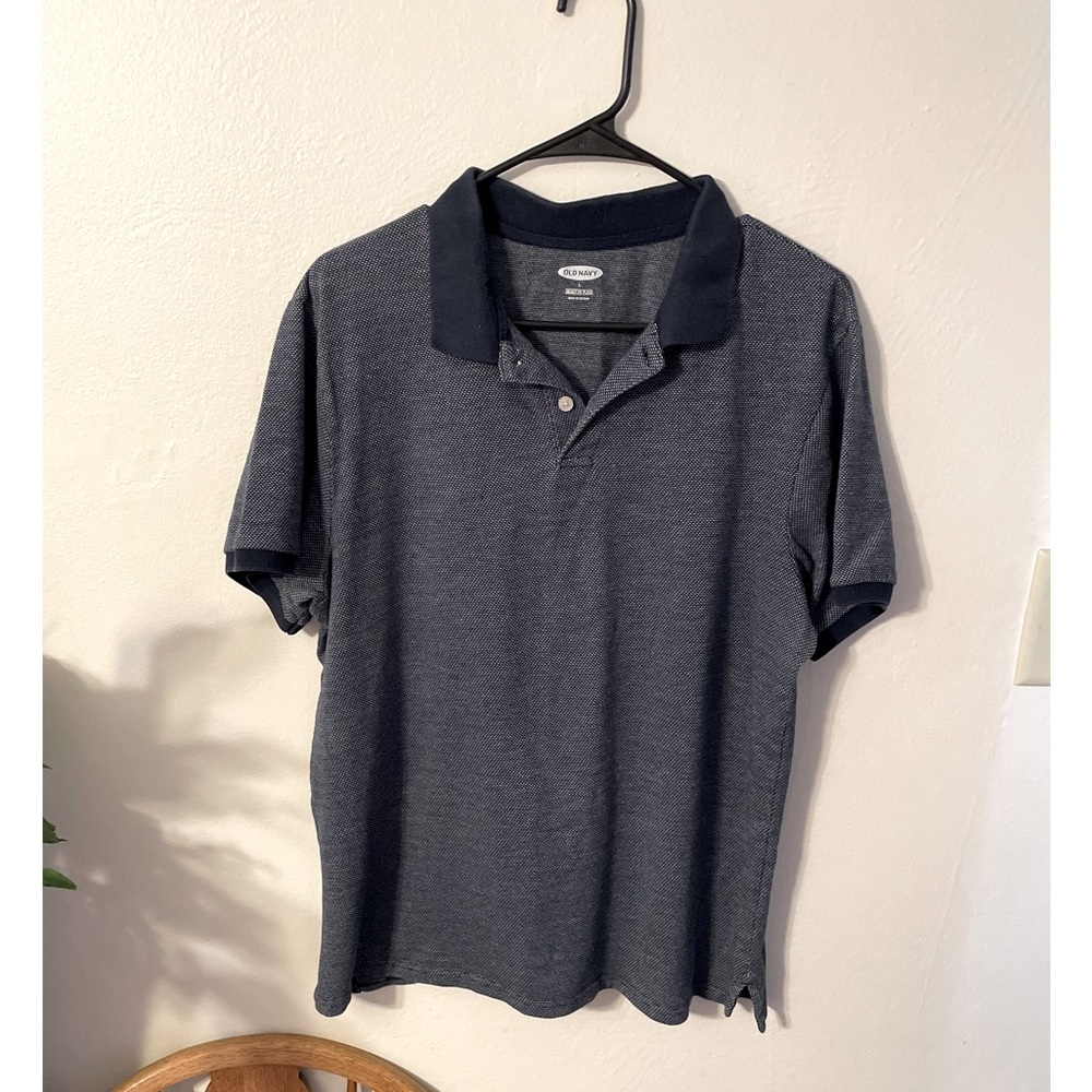 Old Navy polo mens L Variegated fabric with white and  navy.  Polo has a collar
